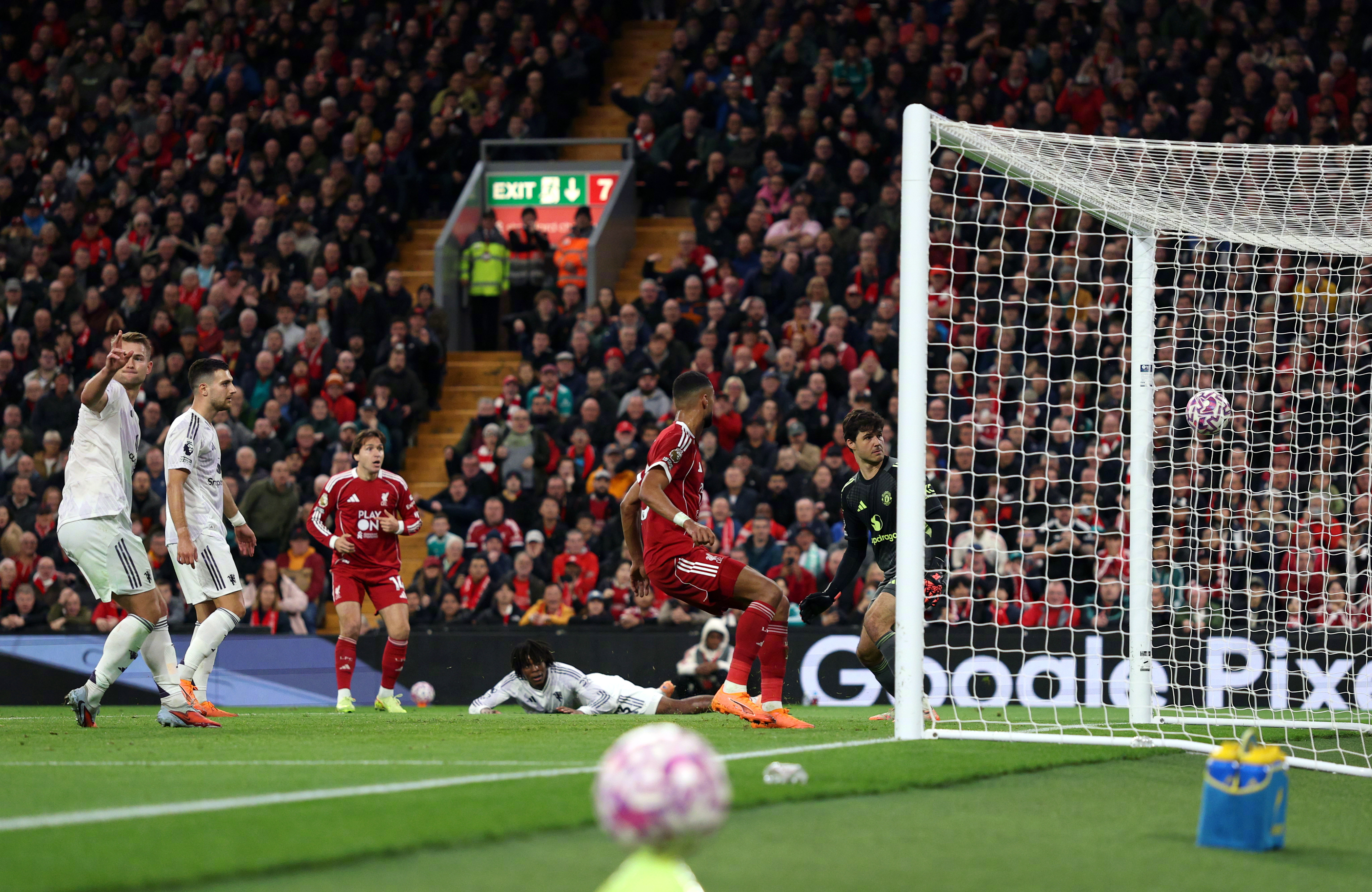 利物浦今晚复出首秀葡萄牙体育防线松动之后，绝杀引发热议的简单介绍